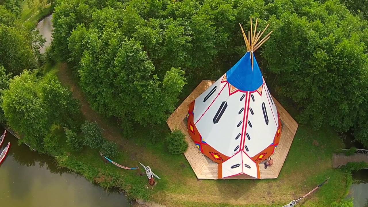 Tipi o średnicy 12 metr&oacute;w w Marynie