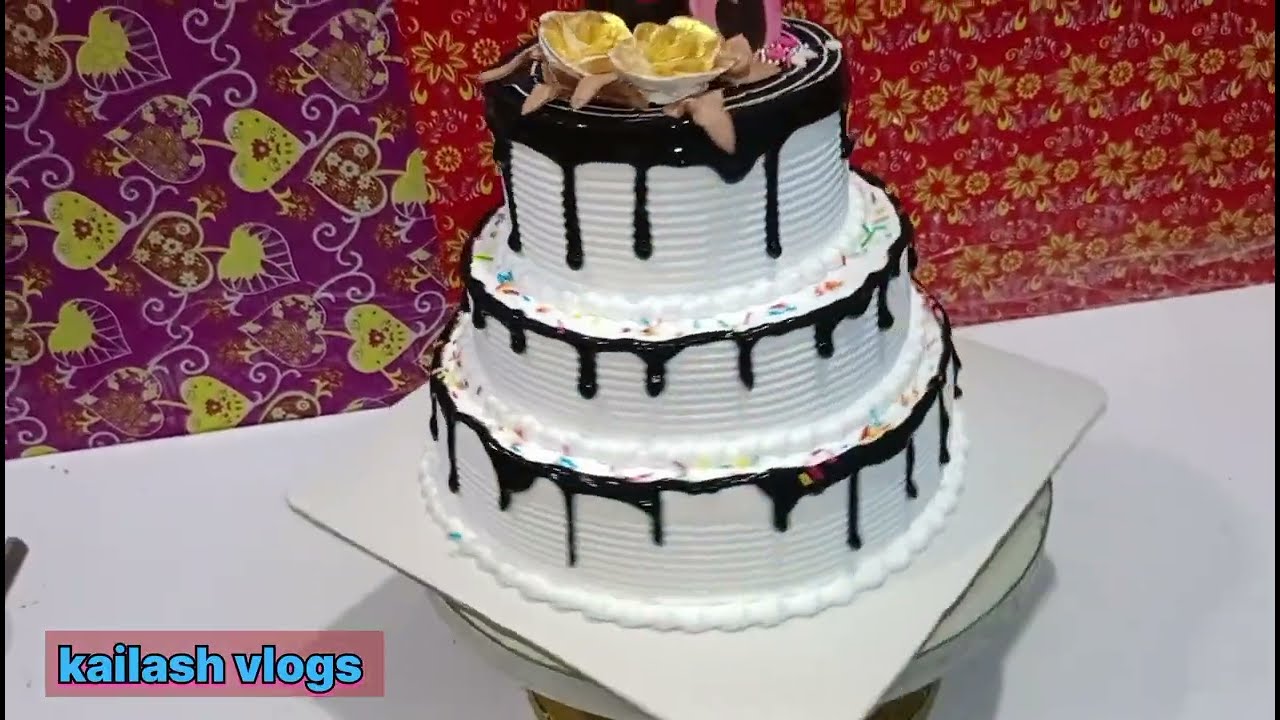 गोल्डन फ्लावर के साथ थ्री स्टेप में chocolate केक डिजाइन