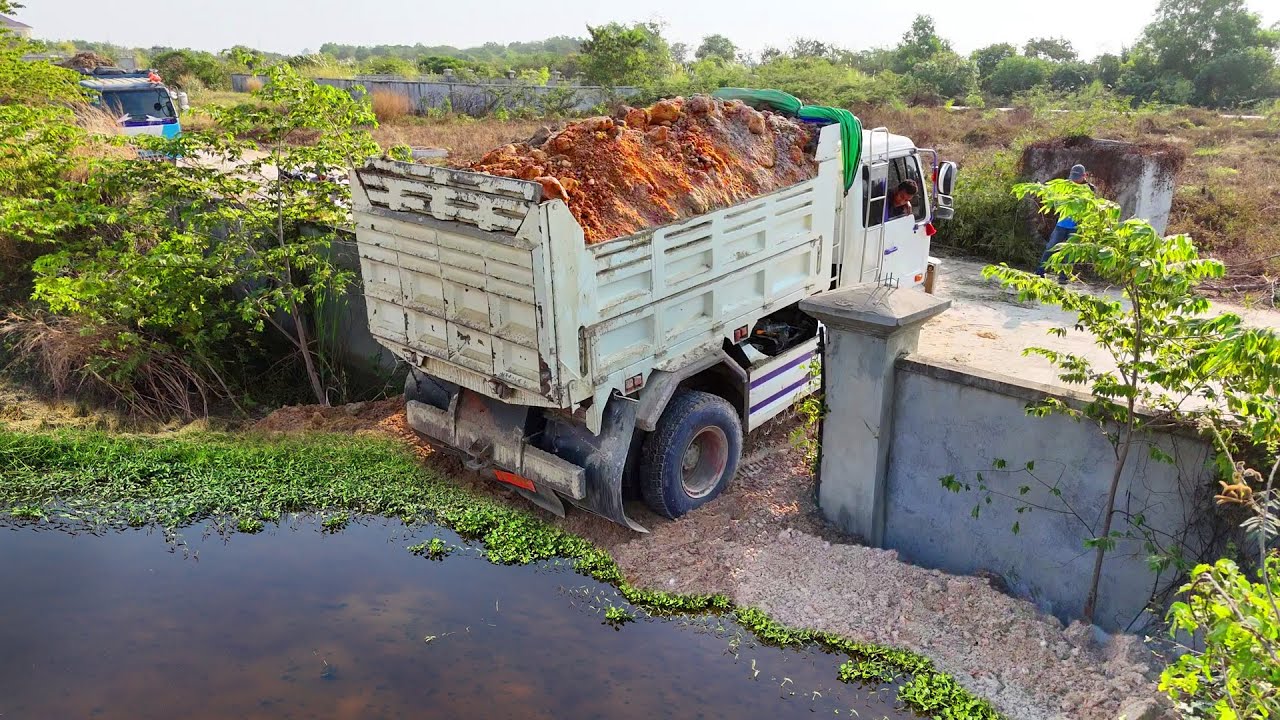 OHH Be Careful Incredible New Landfill use Dump Truck 5Ton, Dozer Pushing Soil Clear Garbage & Tree 