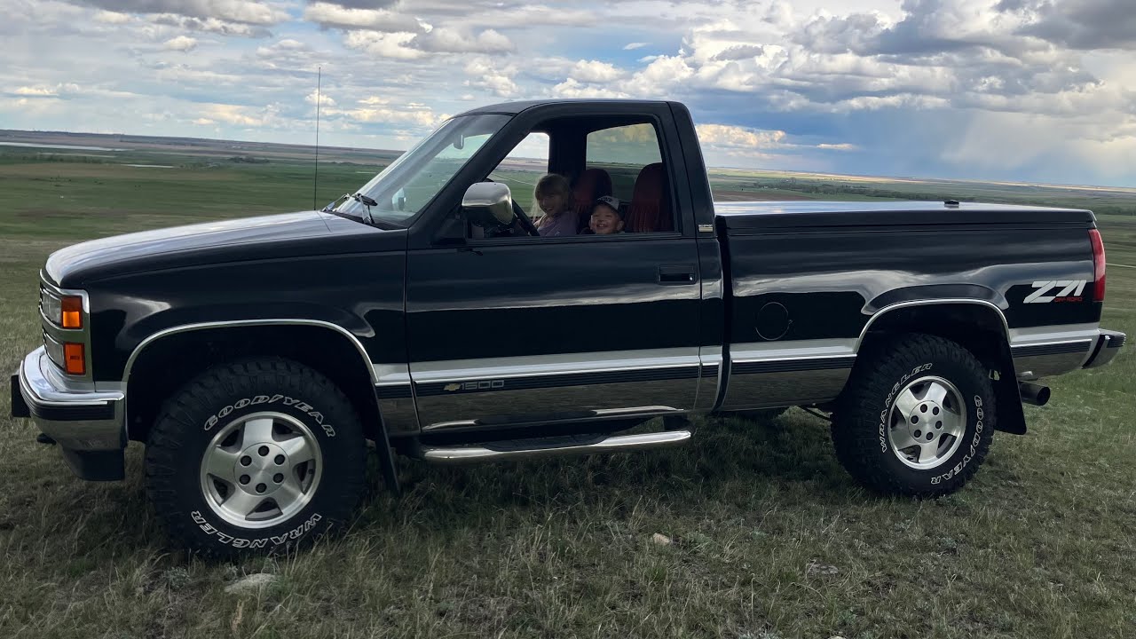 1992 Chevrolet regular cab Z71 restored GMT400 OBS crate engine aza steering wheel