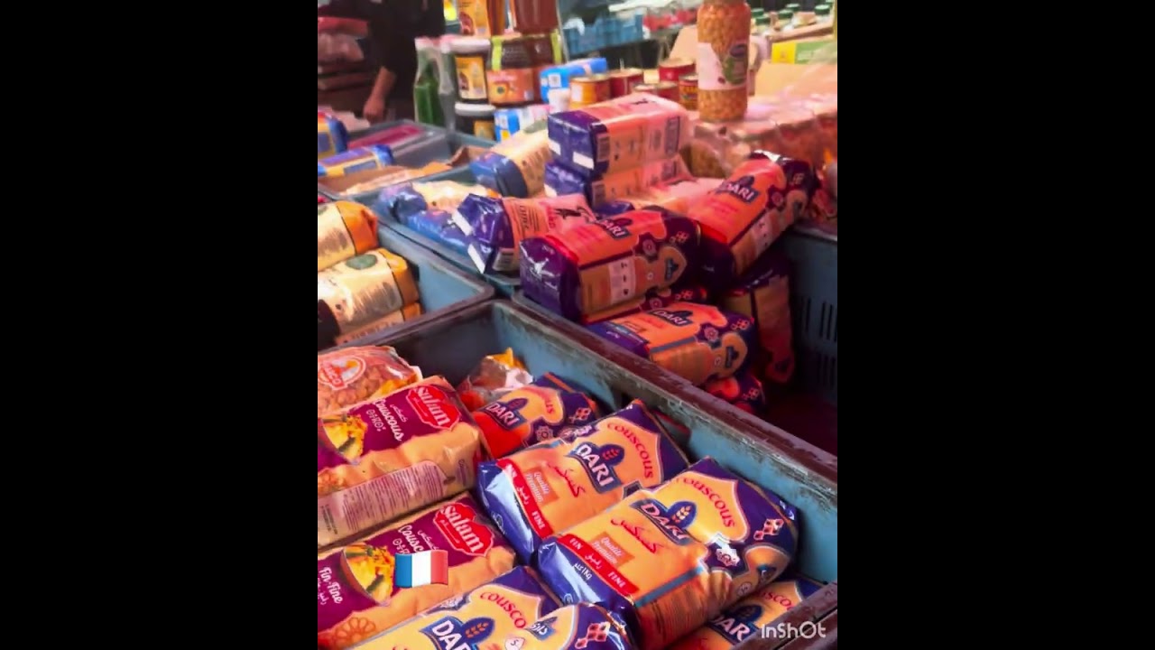 قسمتی از یکشنبه بازار شهر لیل فرانسه🛒🫑🥬🍇🍓