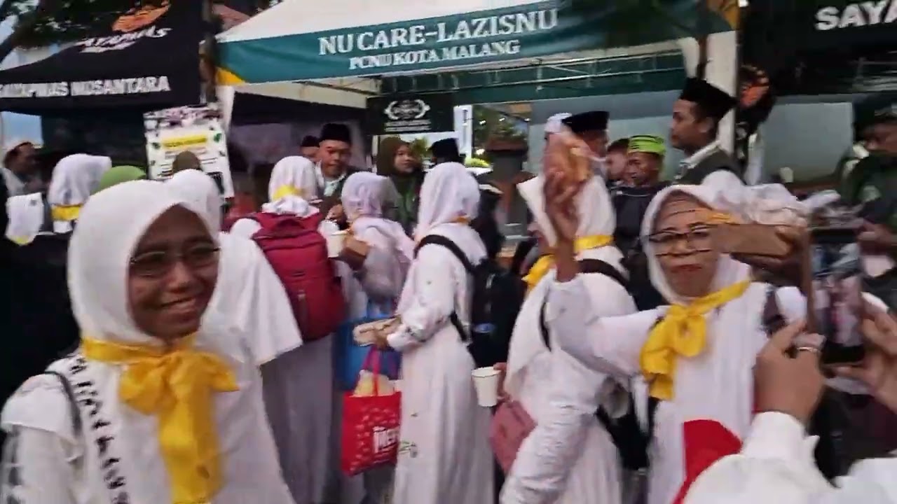Mujahadah Kubro Fatayat NU Ancab Wuluhan bersama MWC NU Wuluhan di Stadion Gajayana Malang