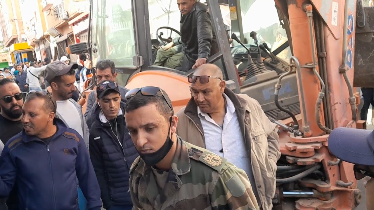 تحرير الملك العمومي من طرف السيد قائد المقاطعة الاولى وأعوان السلطة بمدينة وادي زم ظهر اليوم....