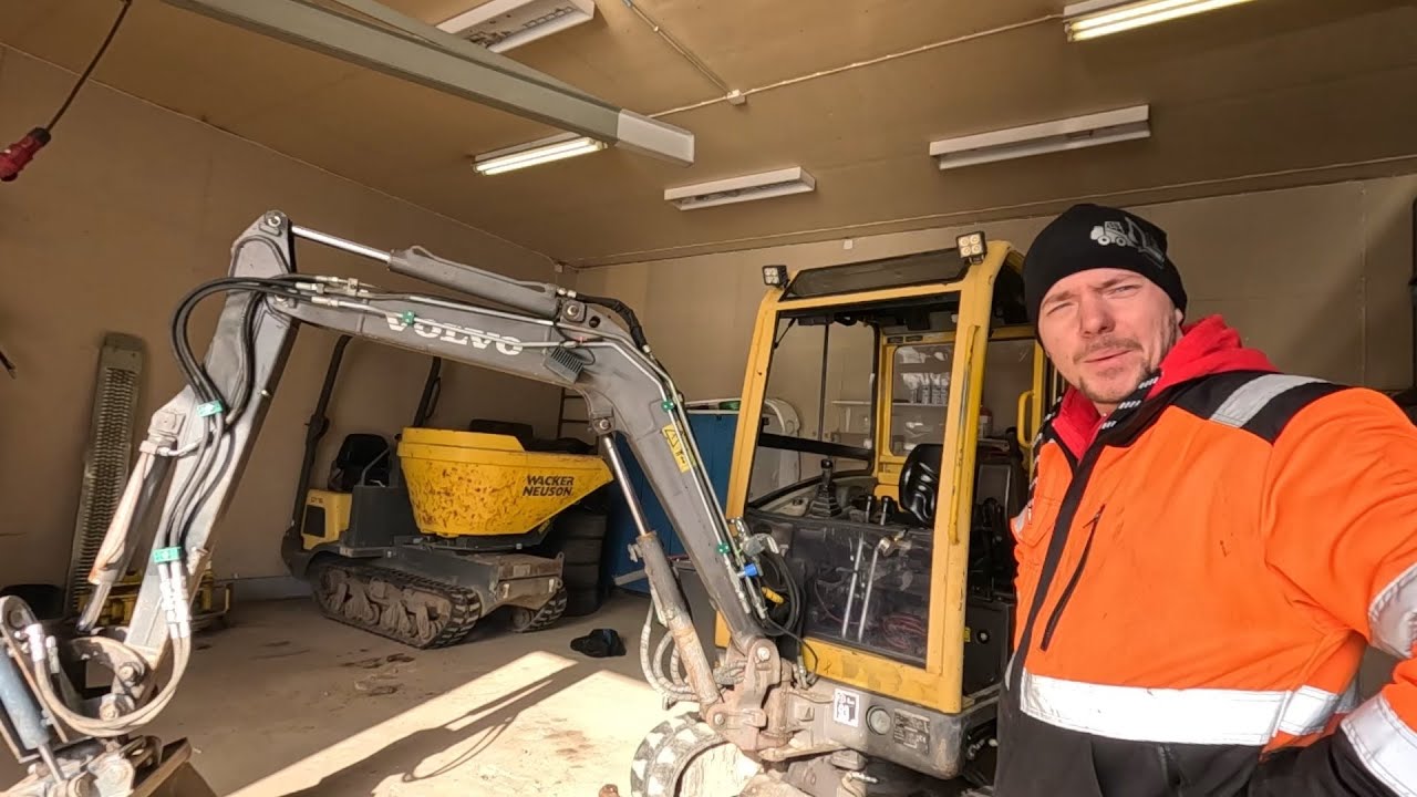 En ole edelleenkää sähkömies!! Minikaivurin valmistelu kesää varten. 
