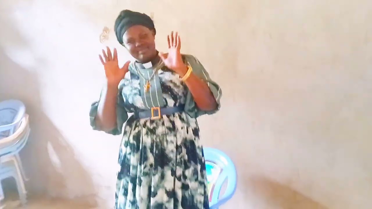 Choir de ( Akutnhom de THIEC NHIALIC )Youth mama performing in Kakuma during Saturday service.