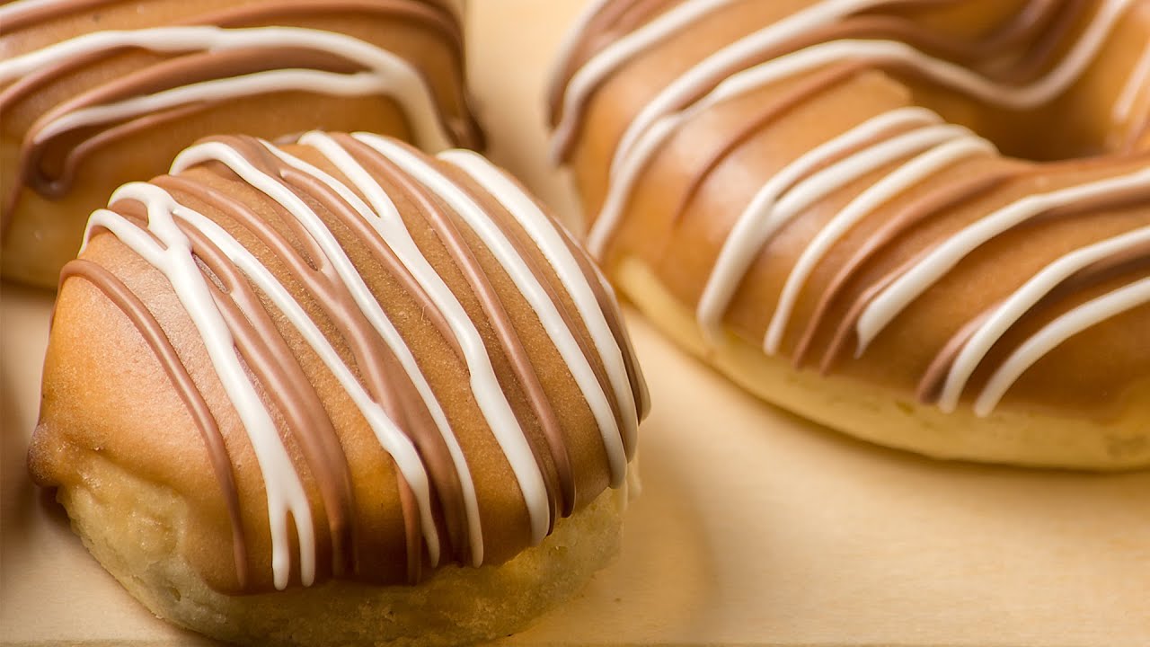 Baked Doughnuts With Caramel Glaze , No Eggs , No Fry | دونات با گلیز کارامل