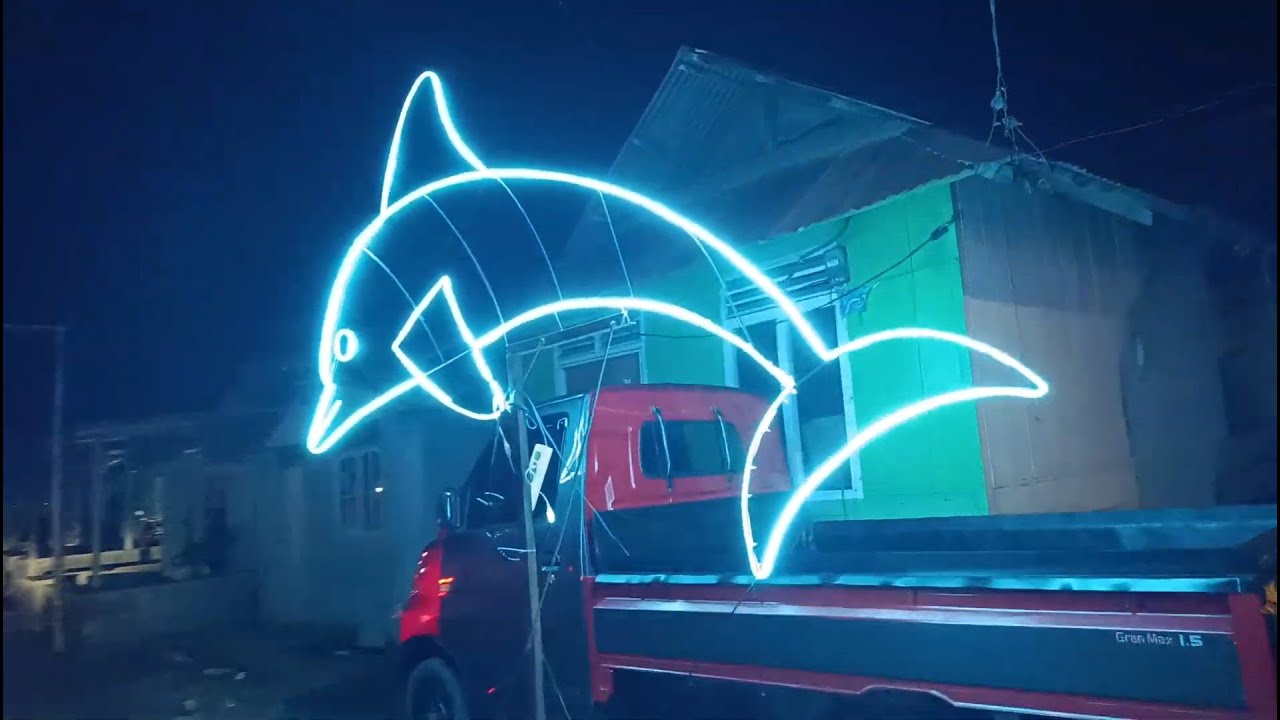 Ubur ubur ikan lele... Keren lampu hiasnya leee. Mantaaap 🎇🎆🥳😁