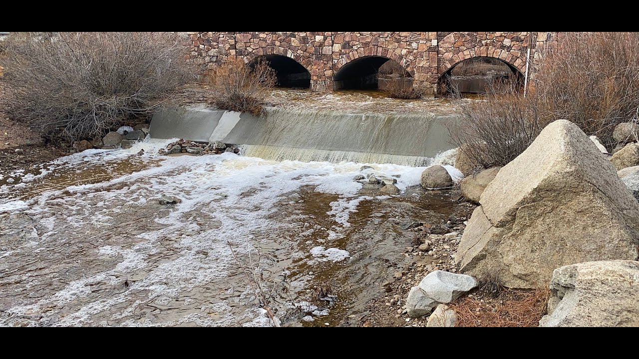 ❄️Затишье между бурями⛈️ Прекрасный водопад в Фаунскине. Курорты выглядят обветшалыми. Биг-Беар, ...