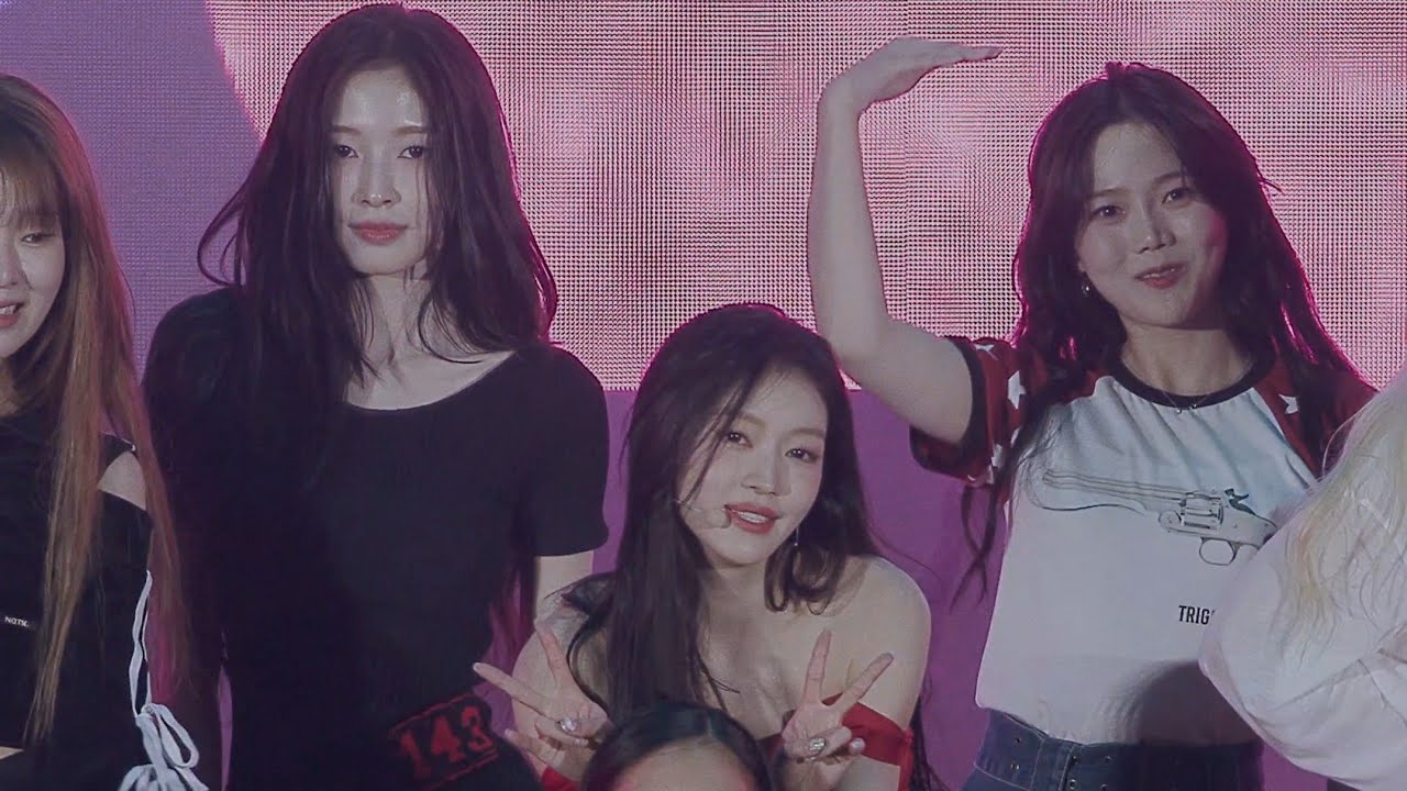 오마이걸(OH MY GIRL) 유아 살짝 설렜어 대전 서구 아트 페스티벌 by 전바이러스