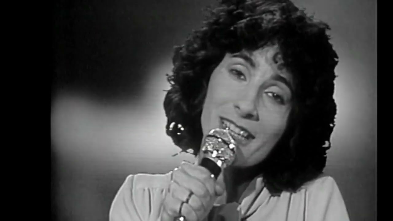 Marie Paule Belle   l'âme à la vague