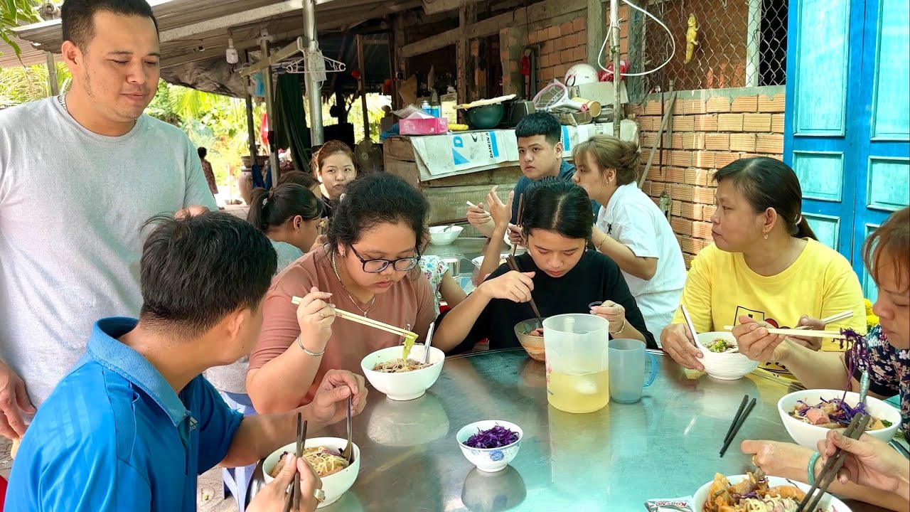 Nấu Mì Kim Chi, Tụi Nhỏ Mê Liền | Vinh & Truyen