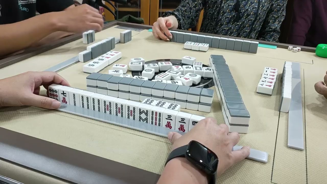 【麻將日常】防守轉牌聽對對竟然自摸七萬對對