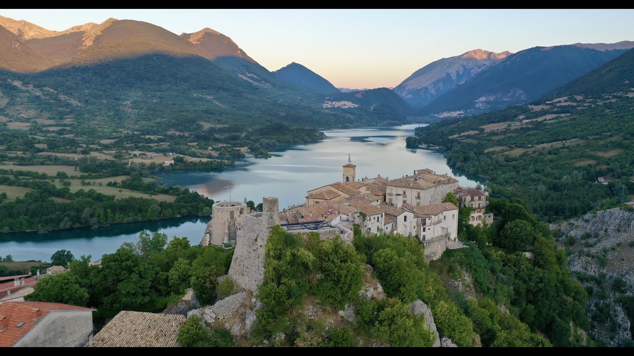 BARREA - IL BORGO D'ABRUZZO ABITATO DAI CERVI