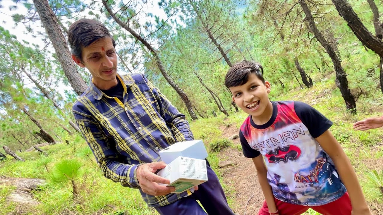 Piyush Gifted New Phone To His Father 😃