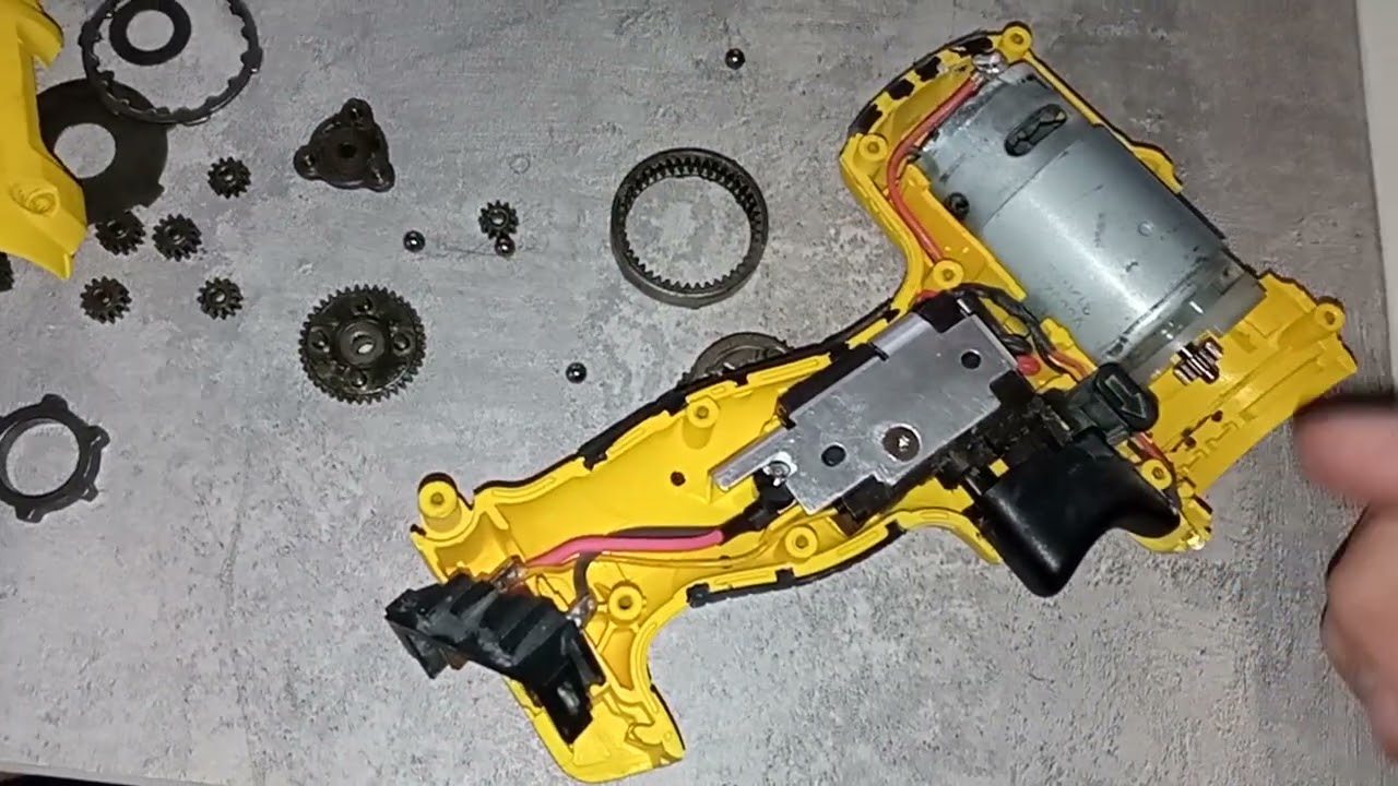 Разбор дрели-шуруповерта Stanley SCD 121 type 1
