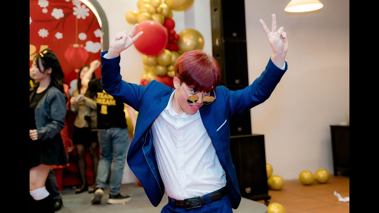 Visual hot Year End Party