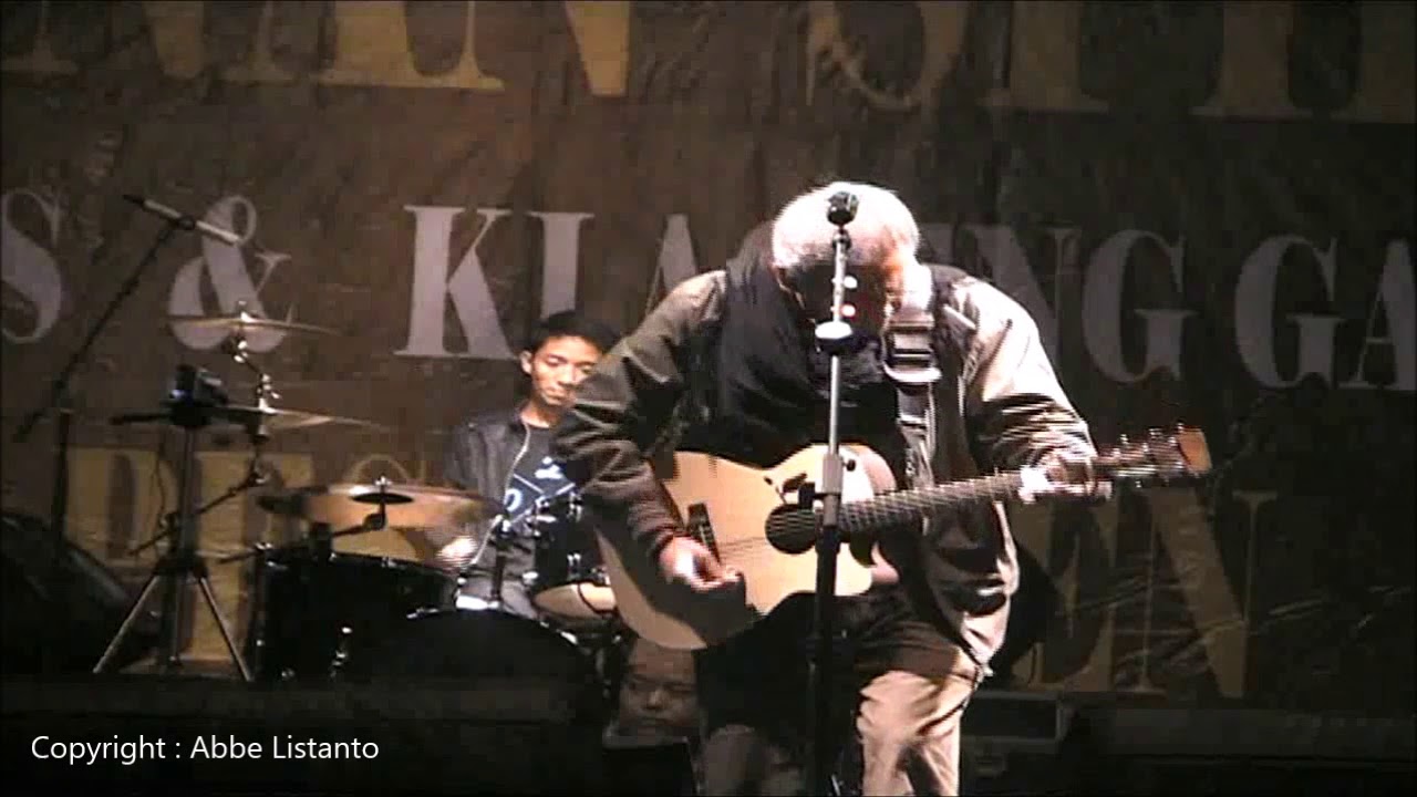 Iwan Fals - Engkau Tetap Sahabatku (live extraligi cililin)