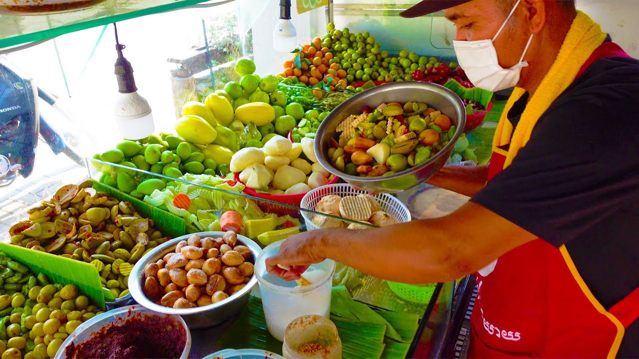 Talkative Vendor Mixing Khmer Spicy Fruit Salad ( MAJU KRALOK ) | Cambodian Street Food