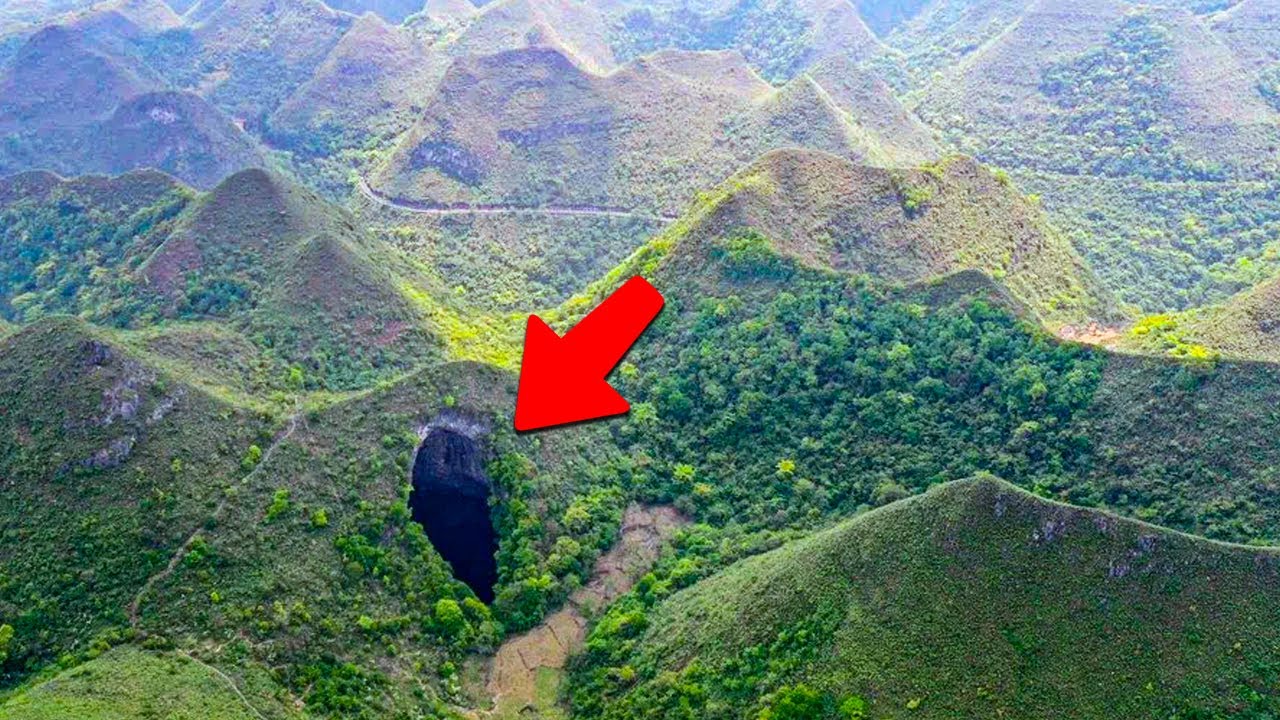Un Piloto Filmó una Cueva Extraña y Esto Es Lo Que Vio en el Interior