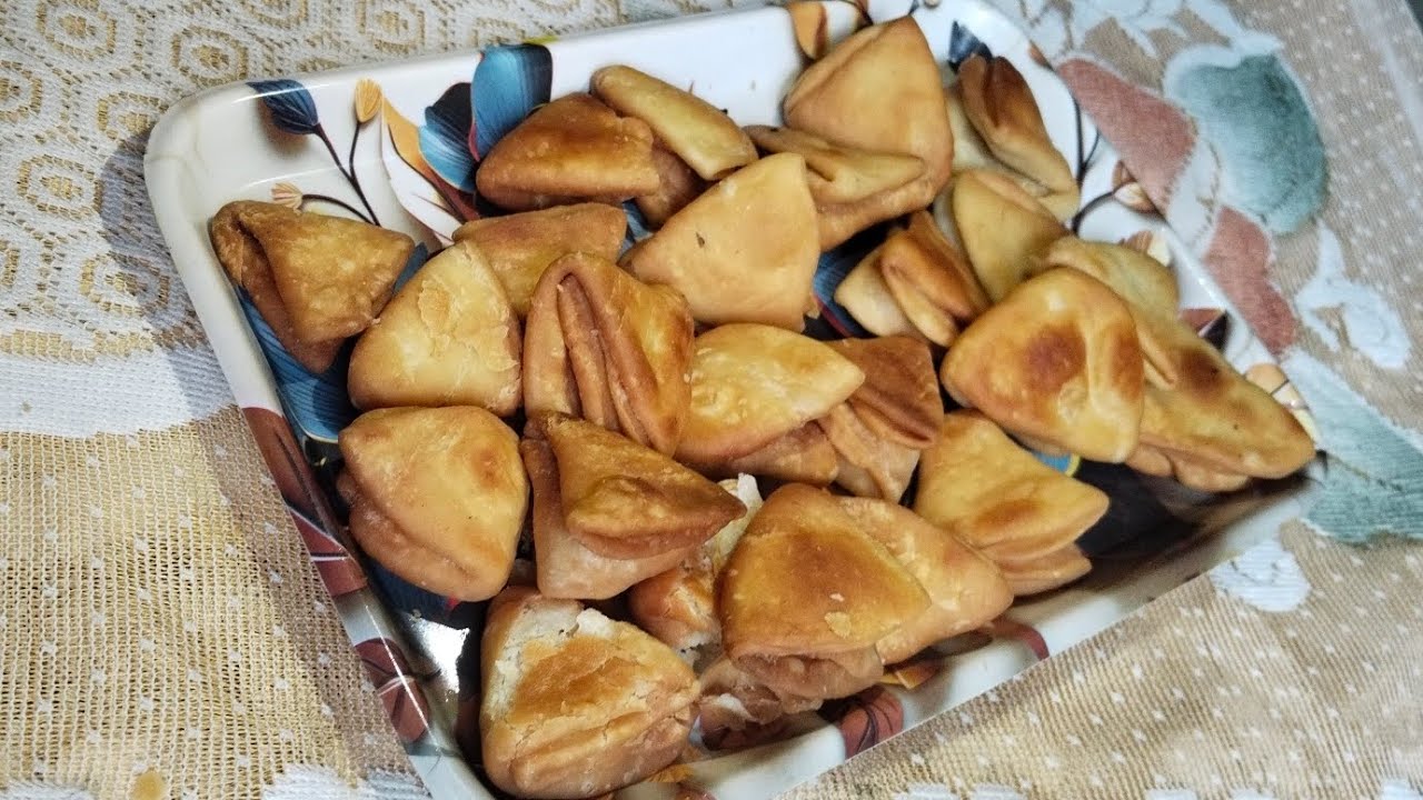 Triangle shape mathri #recipe #nasta #crispy#cooking #easyrecipe  