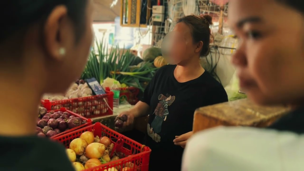 Daily Life of a Vendor in the Philippines (Documentary)