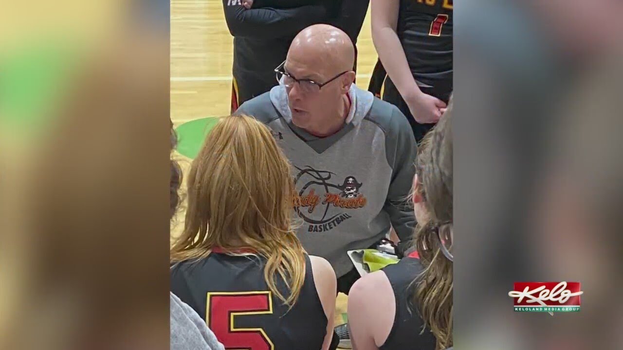 Brad Poppe hits 500 wins as Avon girls basketball coach