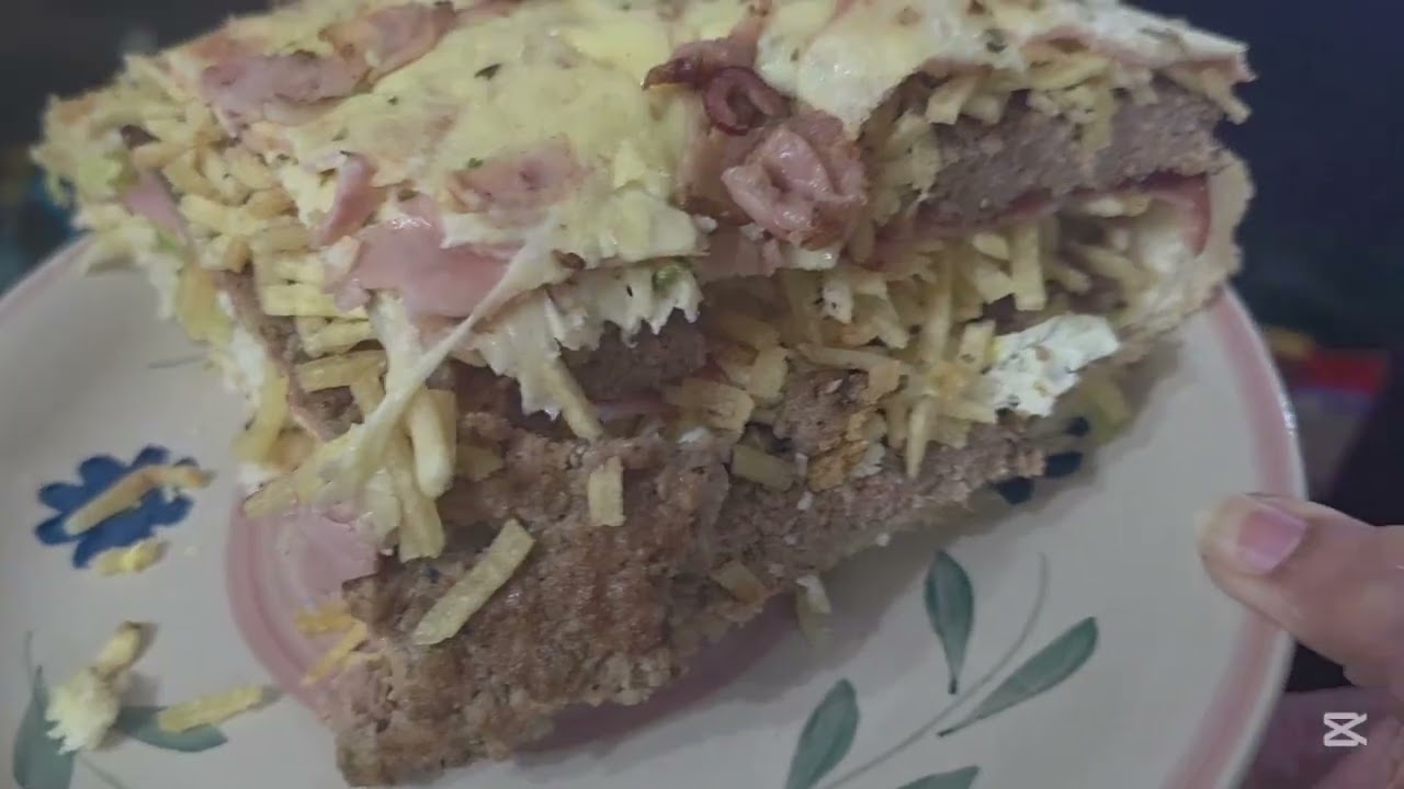 Mostrando y abriendo la Ultra Mega Kike. La hamburguesa mas grande de Lima Perú. #SanguchonesDeKike