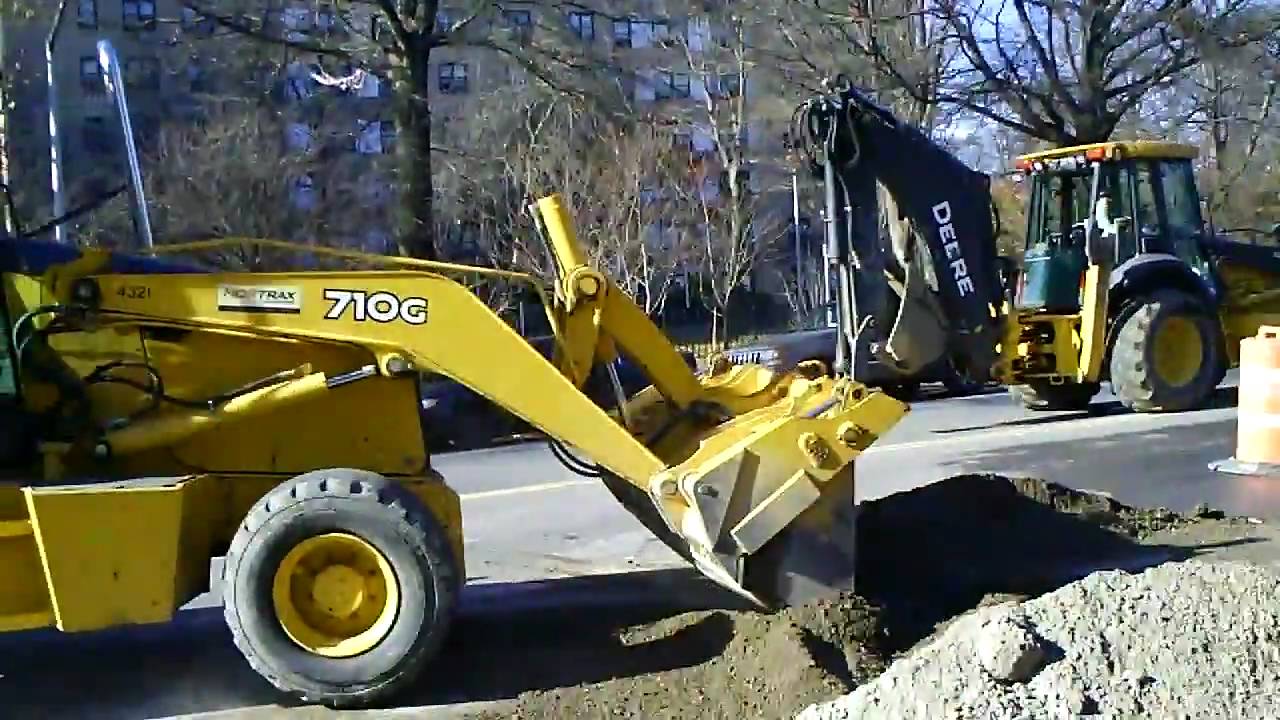 John Deere 710G Vs 710J Backhoe