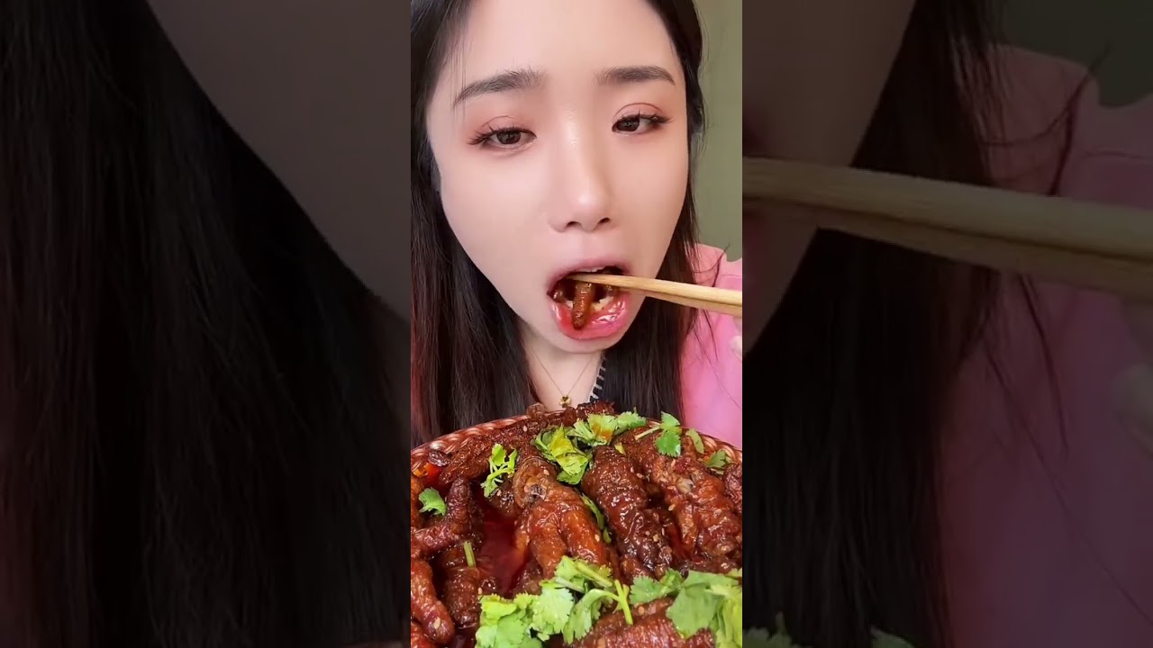 Spicy Chicken Feet Feast 🔥