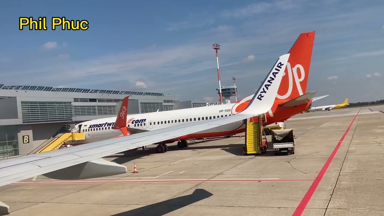Bratislava airport (BTS) landing Ryanair FR2973