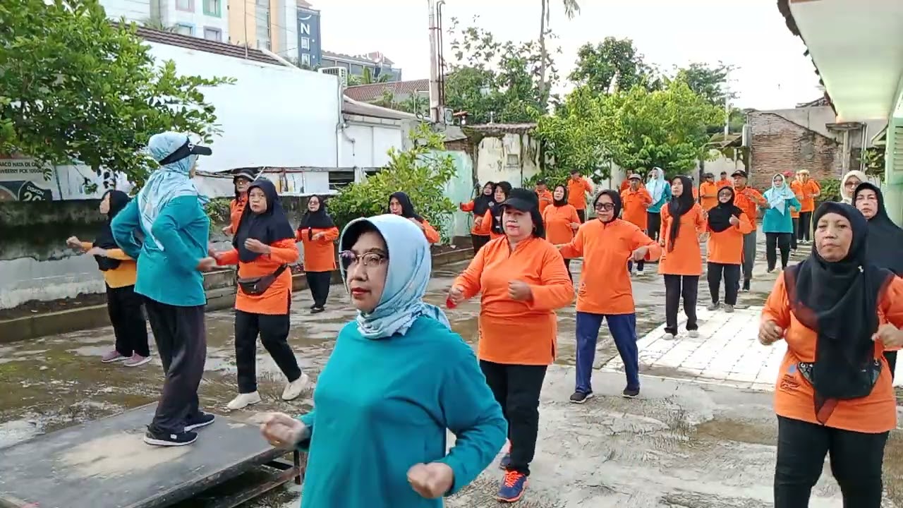 Senam Sehat Ceria Prolanis Klinik Jasmine 2 hari Minggu 17 November 2025