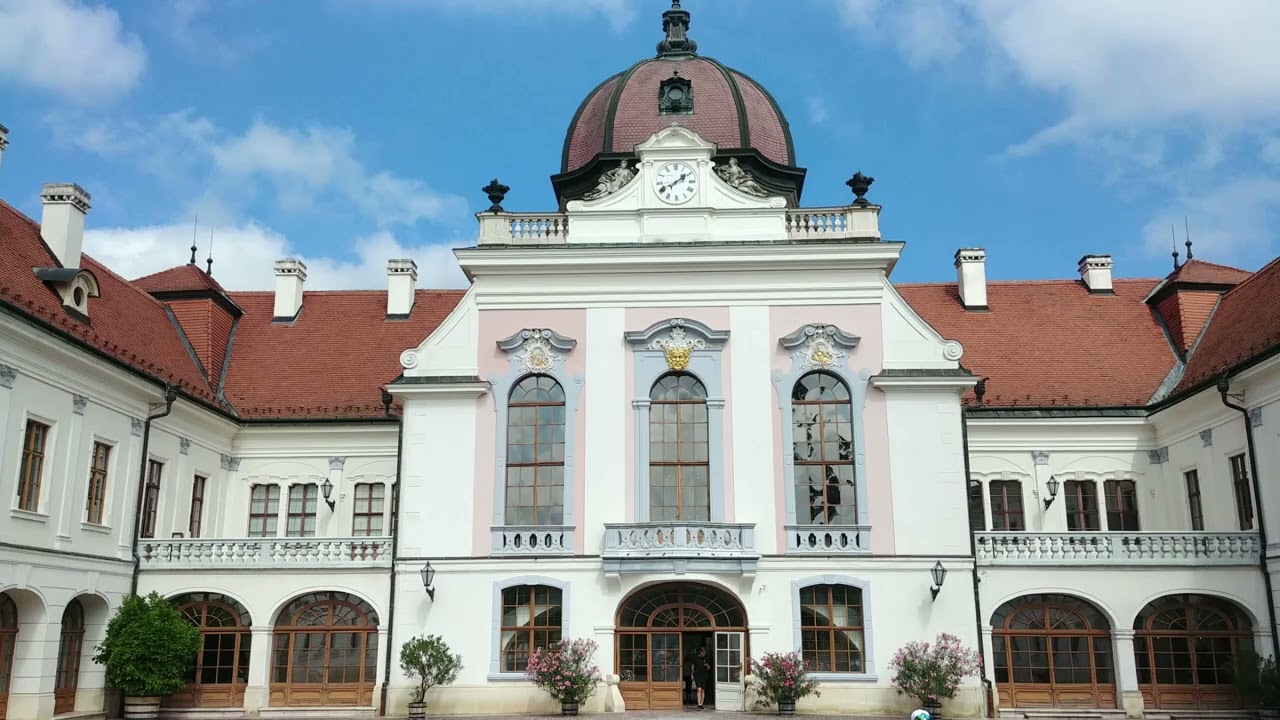 Węgry. Pałac Kr&oacute;lewski w G&ouml;d&ouml;llő.