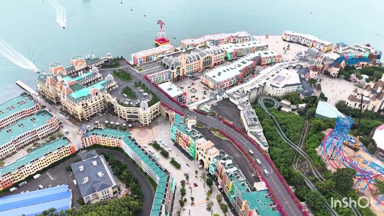Toàn cảnh Vinpearl Land Nha Trang (nay là Vinwonders NT), công viên chủ đề đầu tiên ở VN.