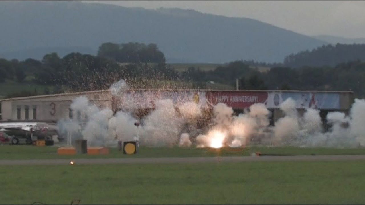 AIR14 PAYERNE - 4x Hawker Hunter with Airfield Attack!