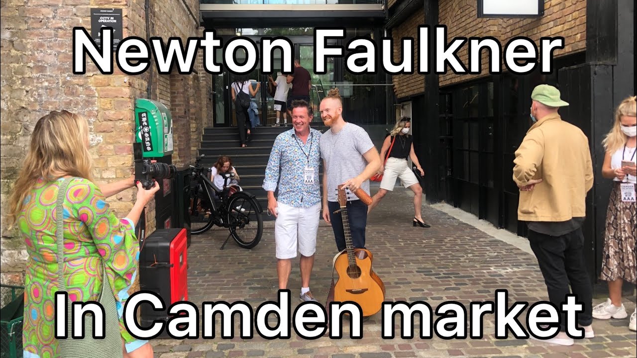 Newton Faulkner with his hit “Dream catch me” in Camden market, London 01.08.2020. Live music.