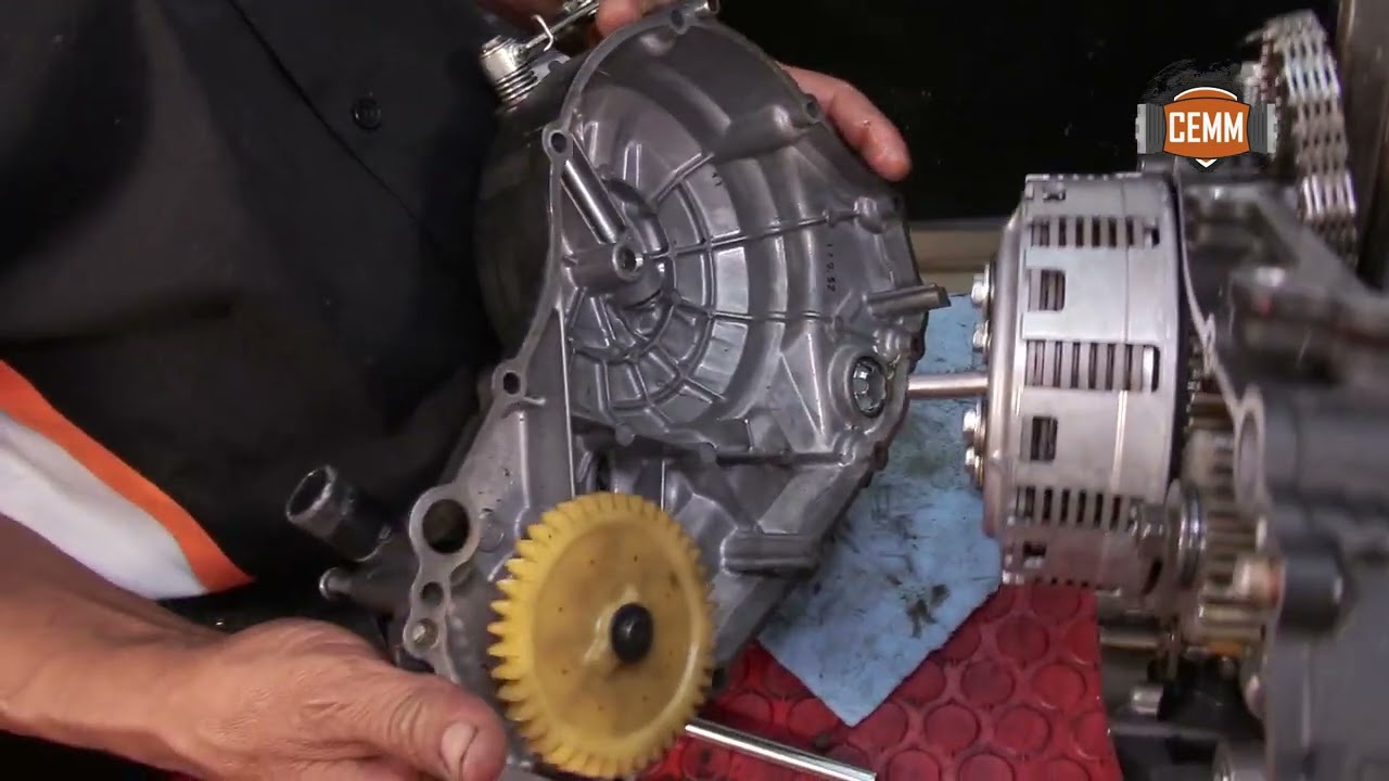 YAMAHA MT03 Retiro de la tapa del clutch VIDEO 25