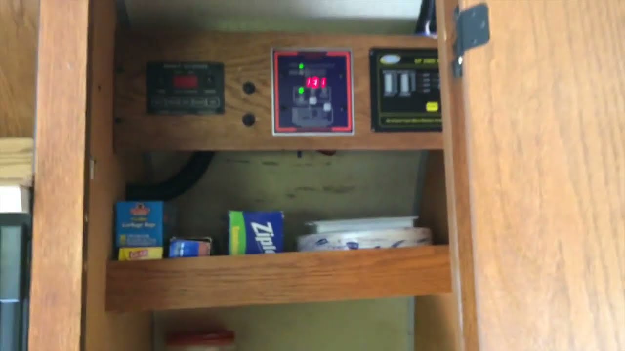 theVAP TriMetric 2030 and Solar Charger SC2030