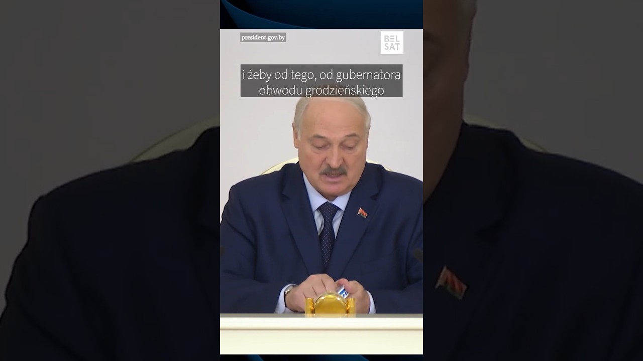 Pierwszy raz widzi snus. Śmieszki na posiedzeniu Rady Ministr&oacute;w Łukaszenki