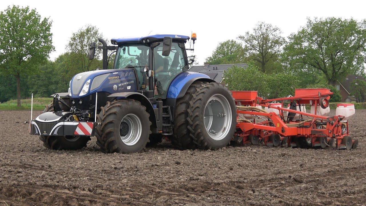 Mais zaaien door loonbedrijf Reimink met New Holland T7.225 en 12 rij Gaspardo zaaimachine (2024)