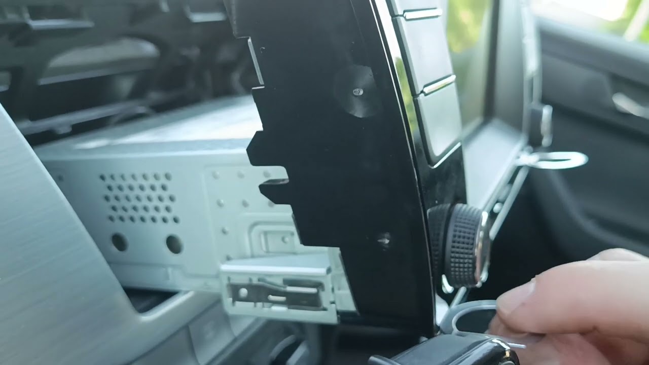 how to remove radio swing from skoda fabia 3