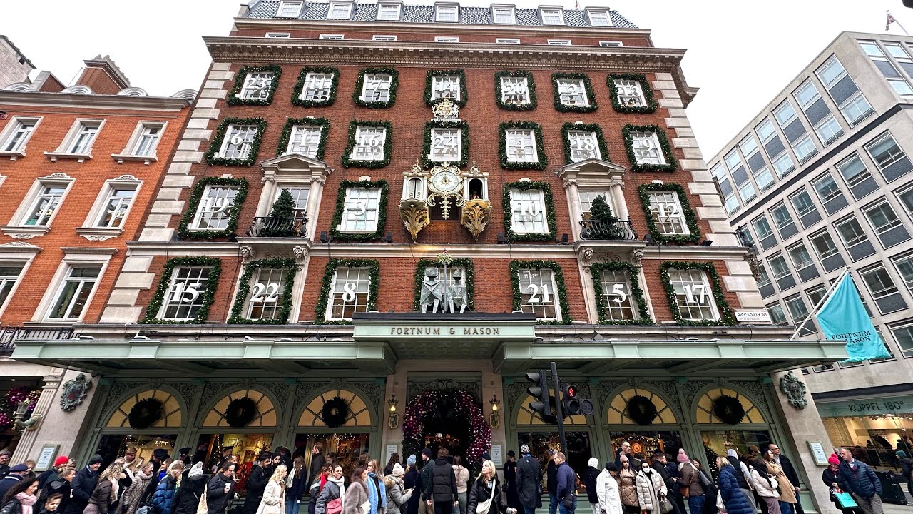 Fortnum & Mason: A Christmas Spectacle of Elegance and Luxury #shopping #london