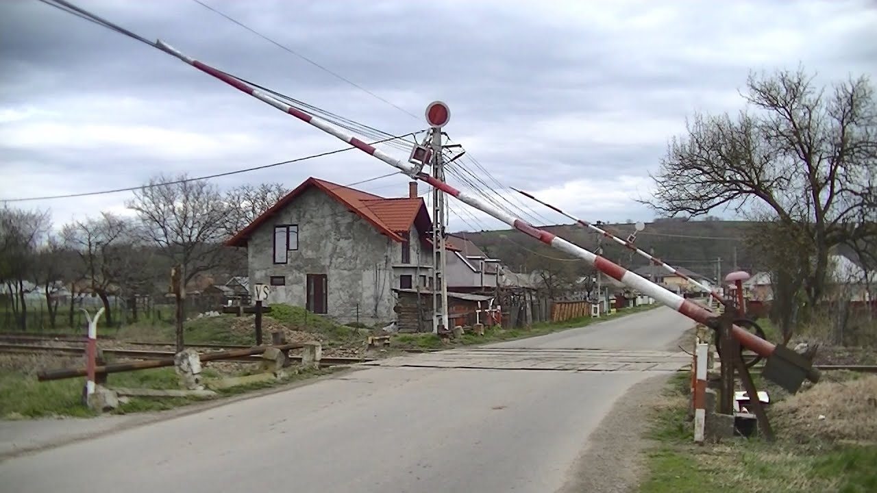 Spoorwegovergang Podoleni (RO) // Railroad crossing // Trecere la nivel