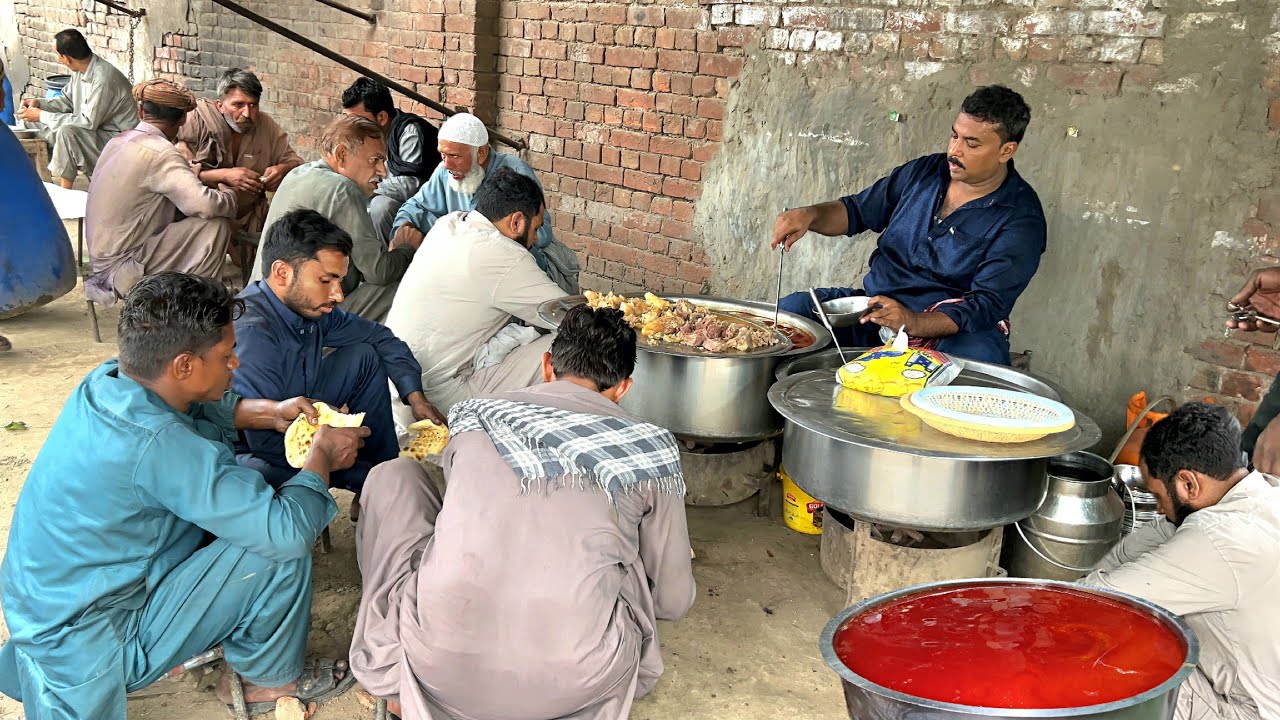 70/- Rs- 50 YEAR'S OLD DHABA 😋 SIRI PAYA | BONG PAYE & CHANA BREAKFAST - PAKISTAN STREET FOOD LAHORE