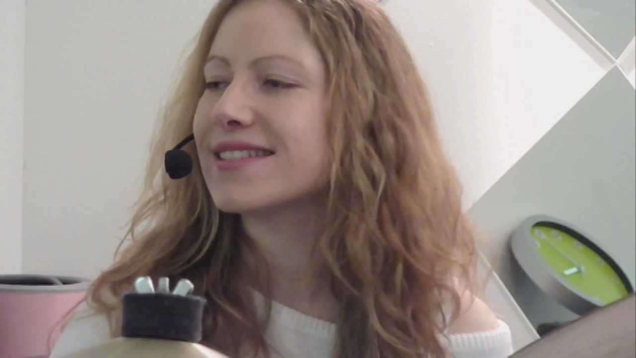 Phie - Drummer-singer - Pop-Folk Artist