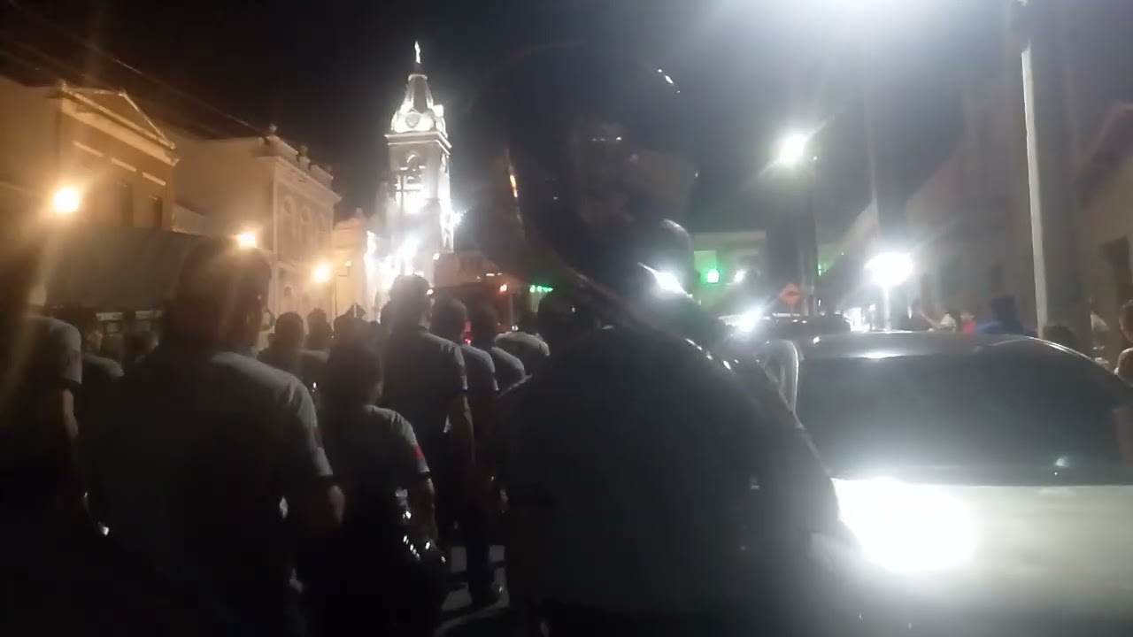 FILARMÔNICA CORONEL ANTÔNIO XAVIER DE MACEDO SAINDO DA CASA DA MADRINHA