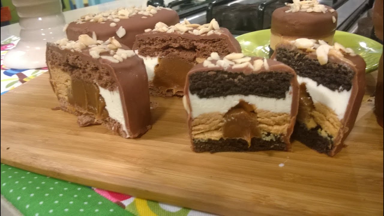 Alfajor helado relleno y bañado en chocolate