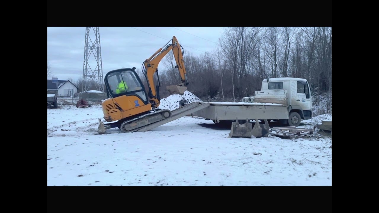 Loading 3.5 ton mini excavator on dump truck on alluminium ramps/ jcb804/MAN le 8.180