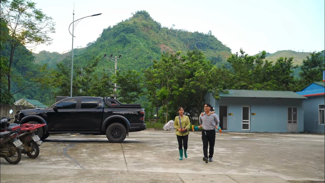 Peace after the storm, CEO James and Diep are happy together with baby Nhi.