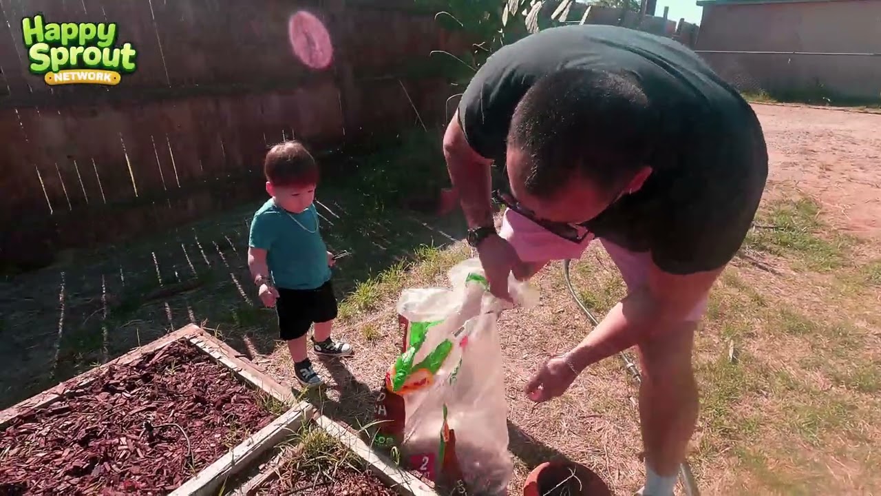 Gardening In Phoenix, Arizona - Mulching Day