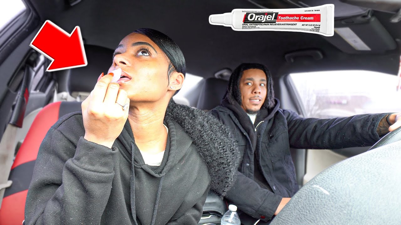 I PUT ORAJEL IN MY GIRLFRIEND'S LIPGLOSS TO SEE HER REACTION *🤣*